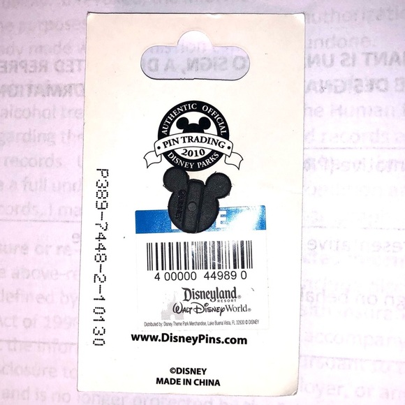 DISNEY 1/2 MARATHON PIN LIMITED RELEASE 2010 - Picture 2 of 3